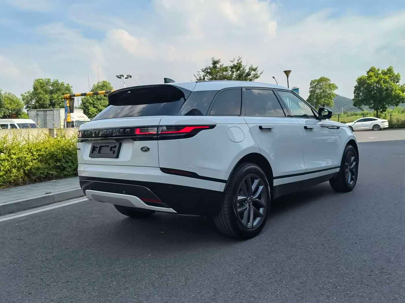 Land Rover Range Rover Velar 2026 — Şəkil 5/13