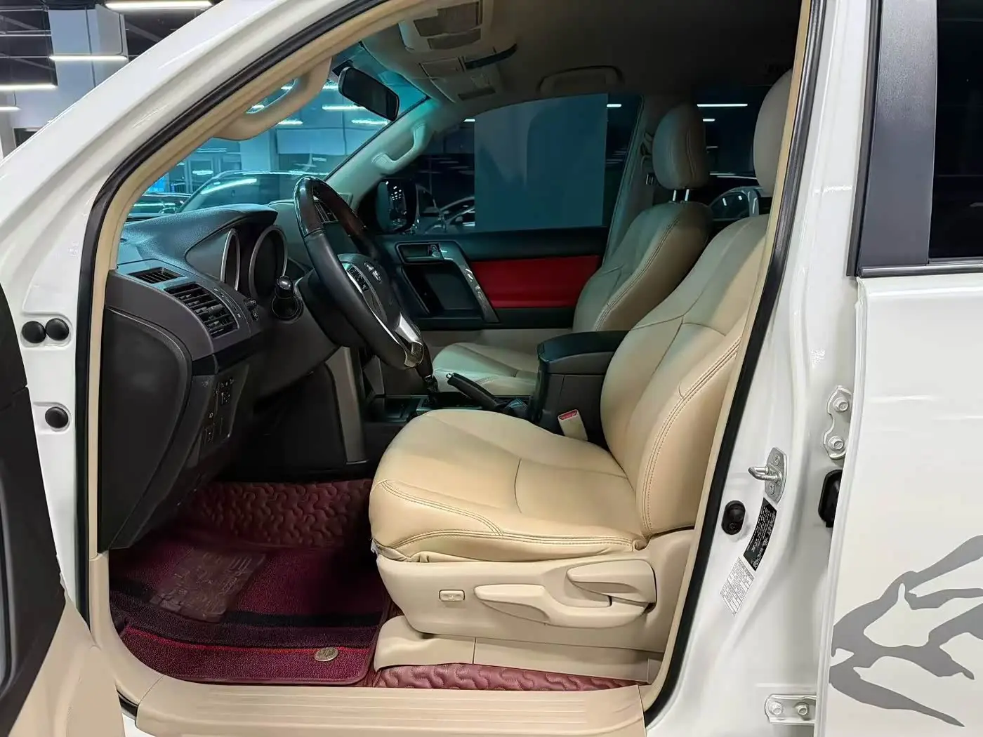 Toyota Prado 2013 — Photo 4/9