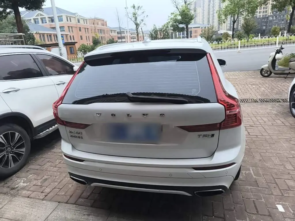 Volvo XC60 2019 — Фото 6/20