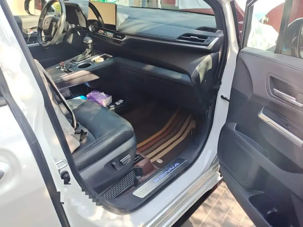 Toyota Sienna 2023 — Photo 17/19