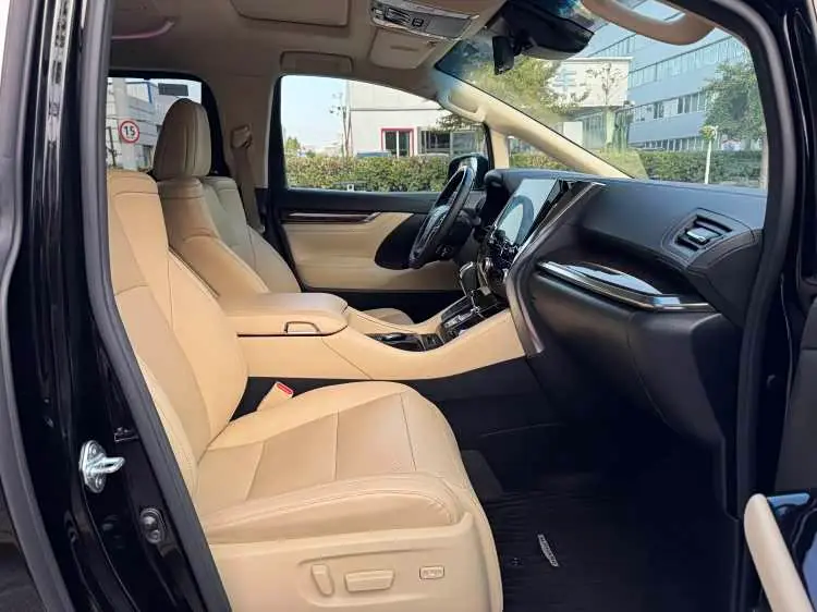 Toyota Alphard 2021 — Photo 7/14