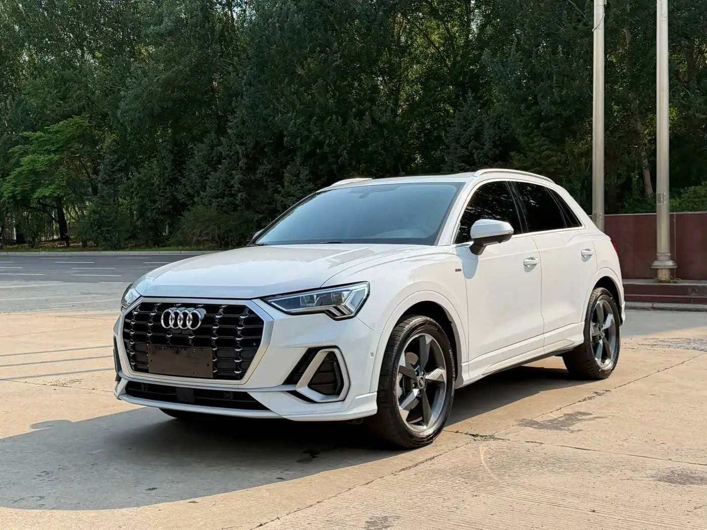 Audi Q3 2022 — Фото 1/20