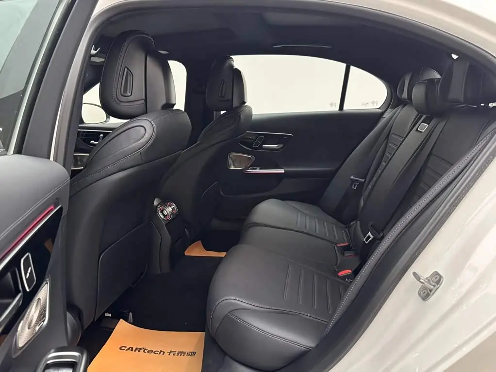 Mercedes-Benz C-Class 2024 — Photo 9/20