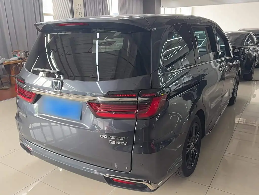 Honda Odyssey 2022 — ფოტო 7/15