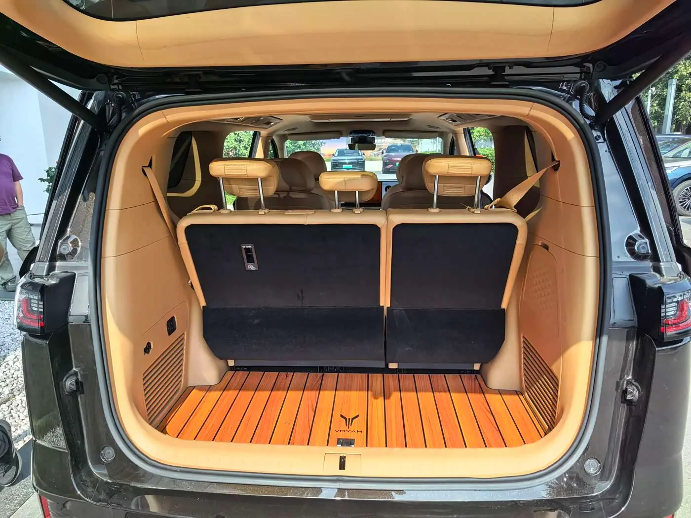 Voyah Auto Voyah Dreamer 2024 — Photo 15/20