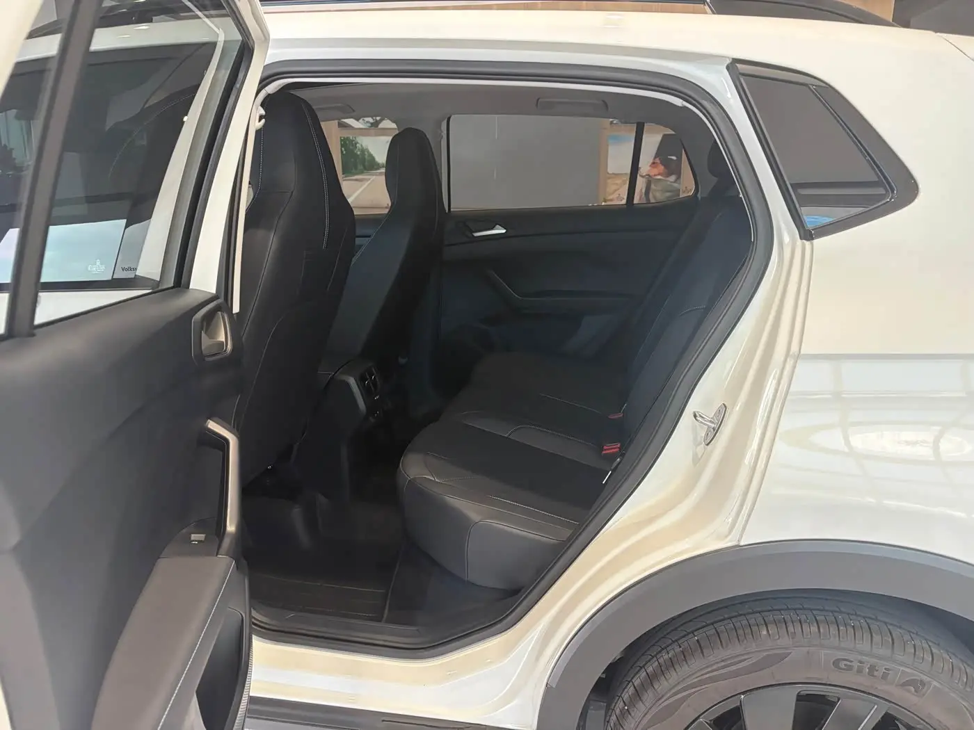 Volkswagen Tharu 2025 — Photo 10/17