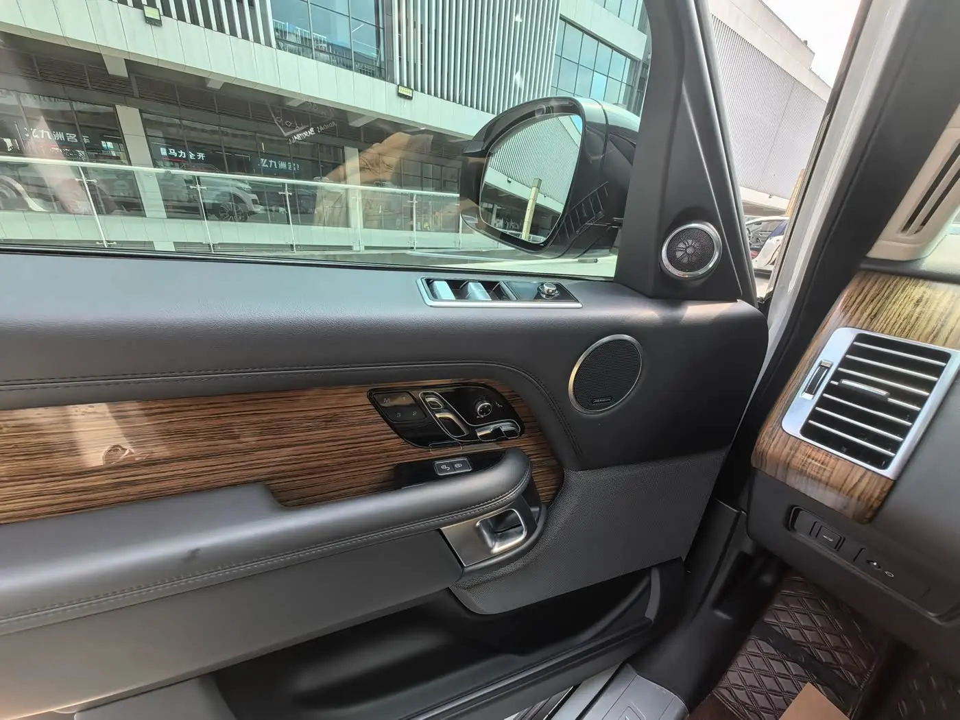 Land Rover Range Rover 2019 — Фото 10/18