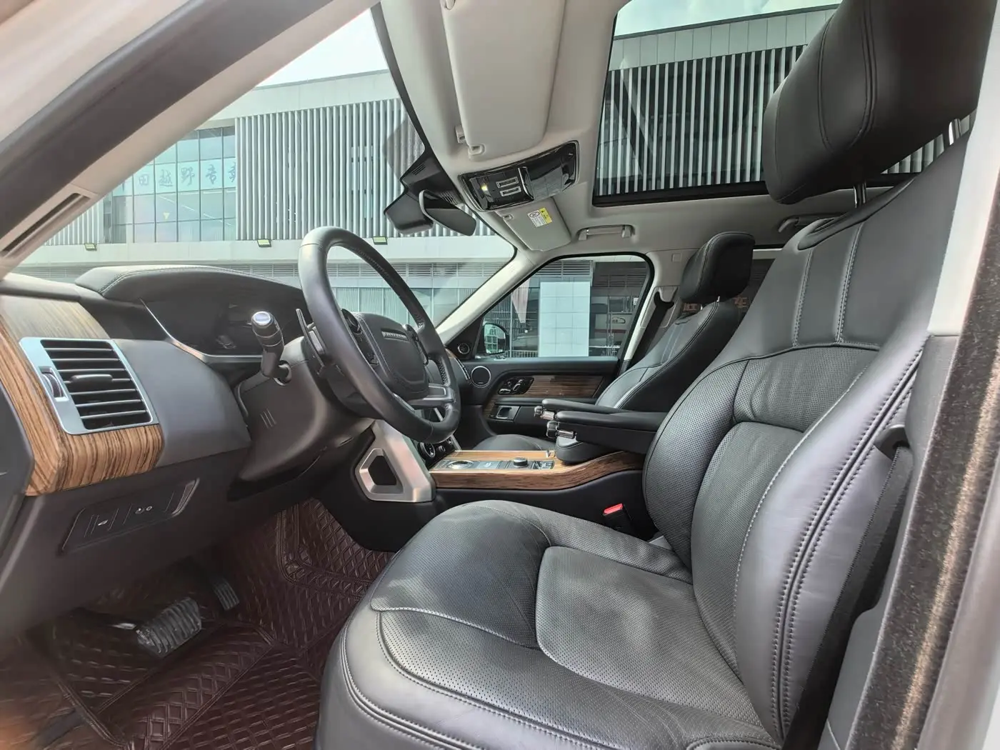 Land Rover Range Rover 2019 — Фото 11/18