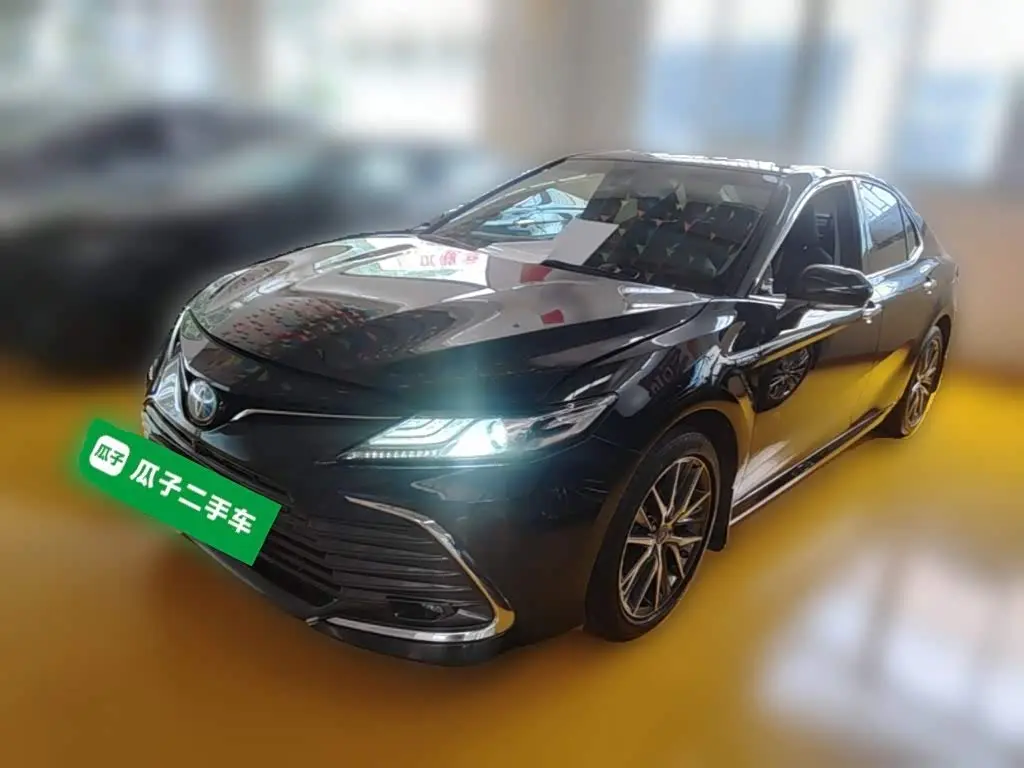 Toyota Camry 2021 — Фото 3/20