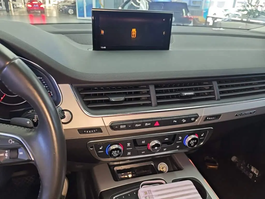 Audi Q7 2019 — Şəkil 12/19