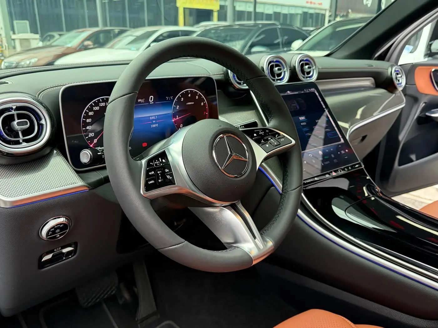 Mercedes-Benz GLC 2024 — Photo 9/15