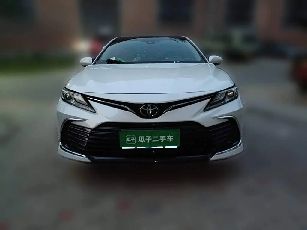 Toyota Camry 2021 — Photo 2/20