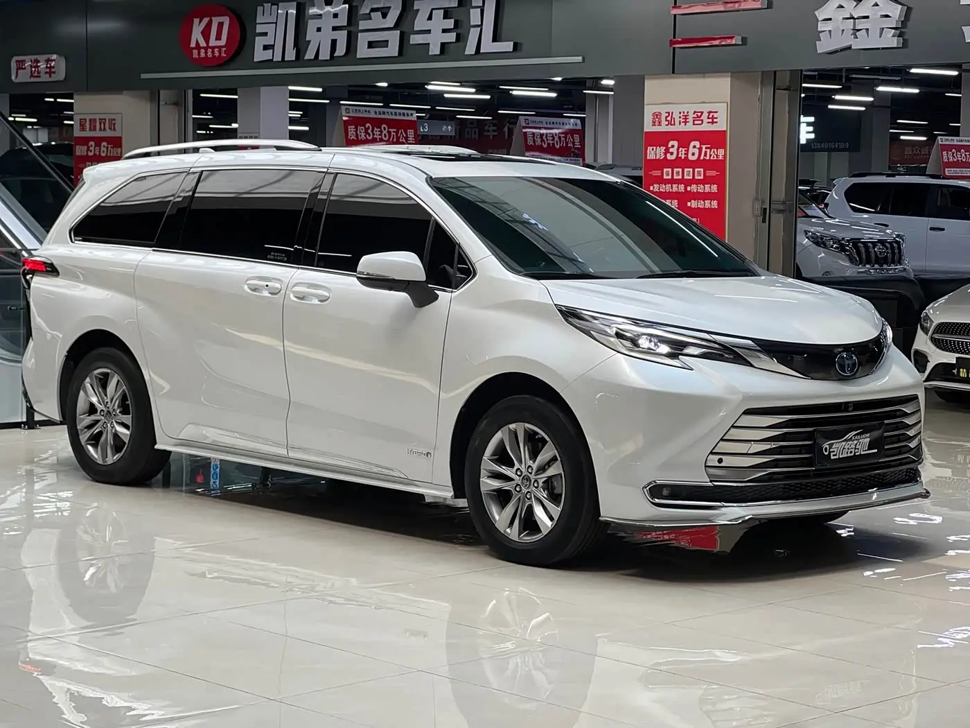 Toyota Sienna 2024 — Фото 3/19