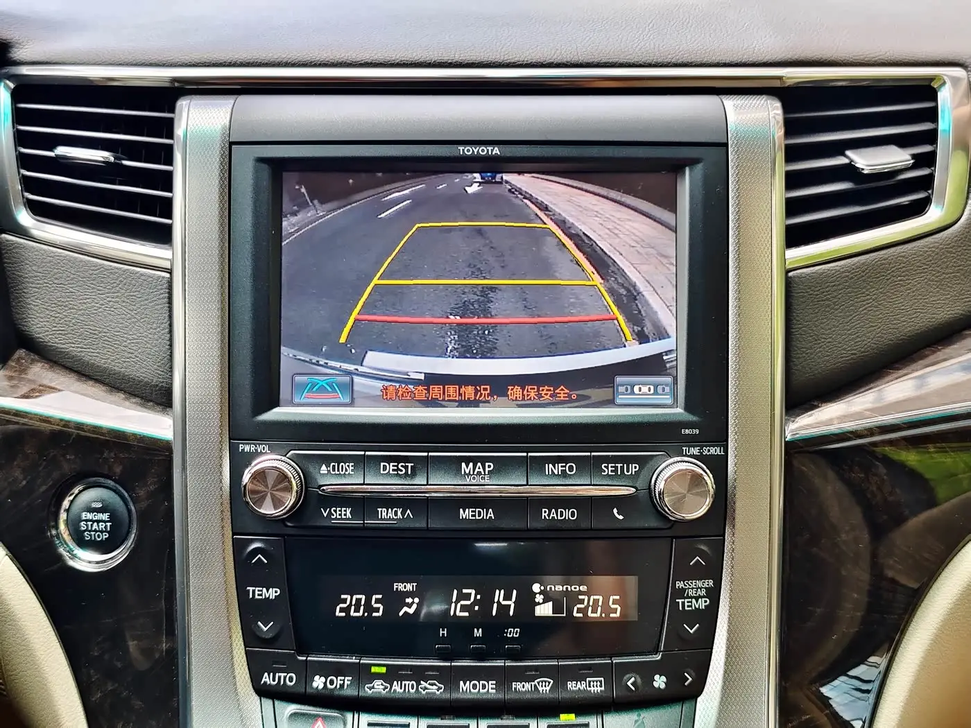 Toyota Alphard 2012 — Photo 10/19