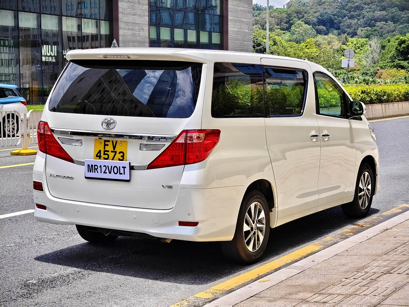 Toyota Alphard 2012 — Photo 5/19
