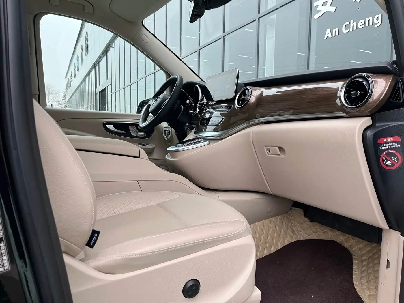 Mercedes-Benz V-Class 2022 — Фото 14/19