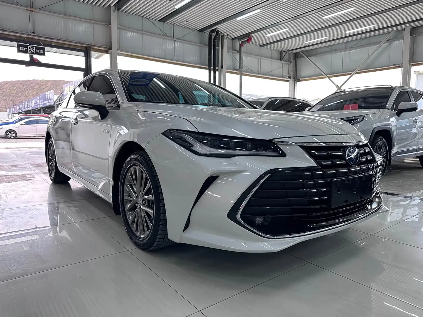 Toyota Avalon 2023 — Photo 3/16