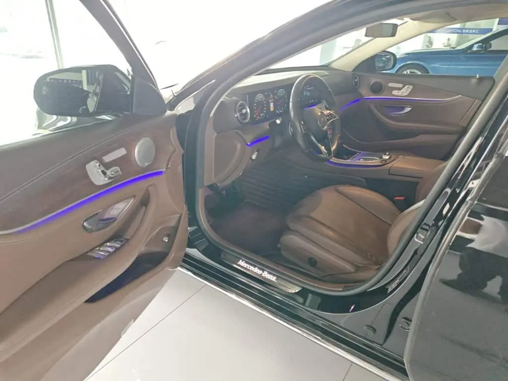 Mercedes-Benz E-Class 2021 — Photo 16/20