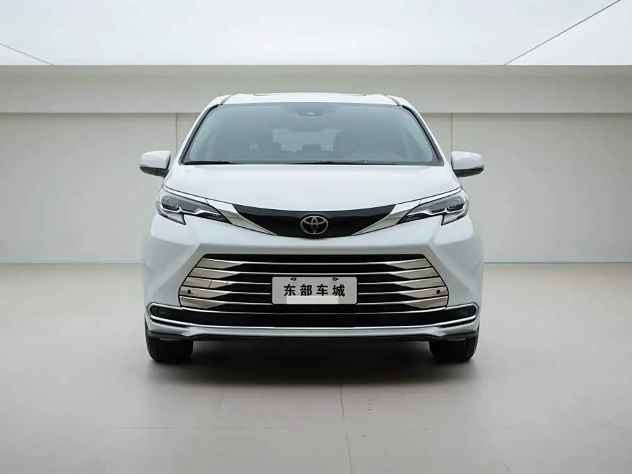 Toyota Sienna 2025 — Photo 2/19