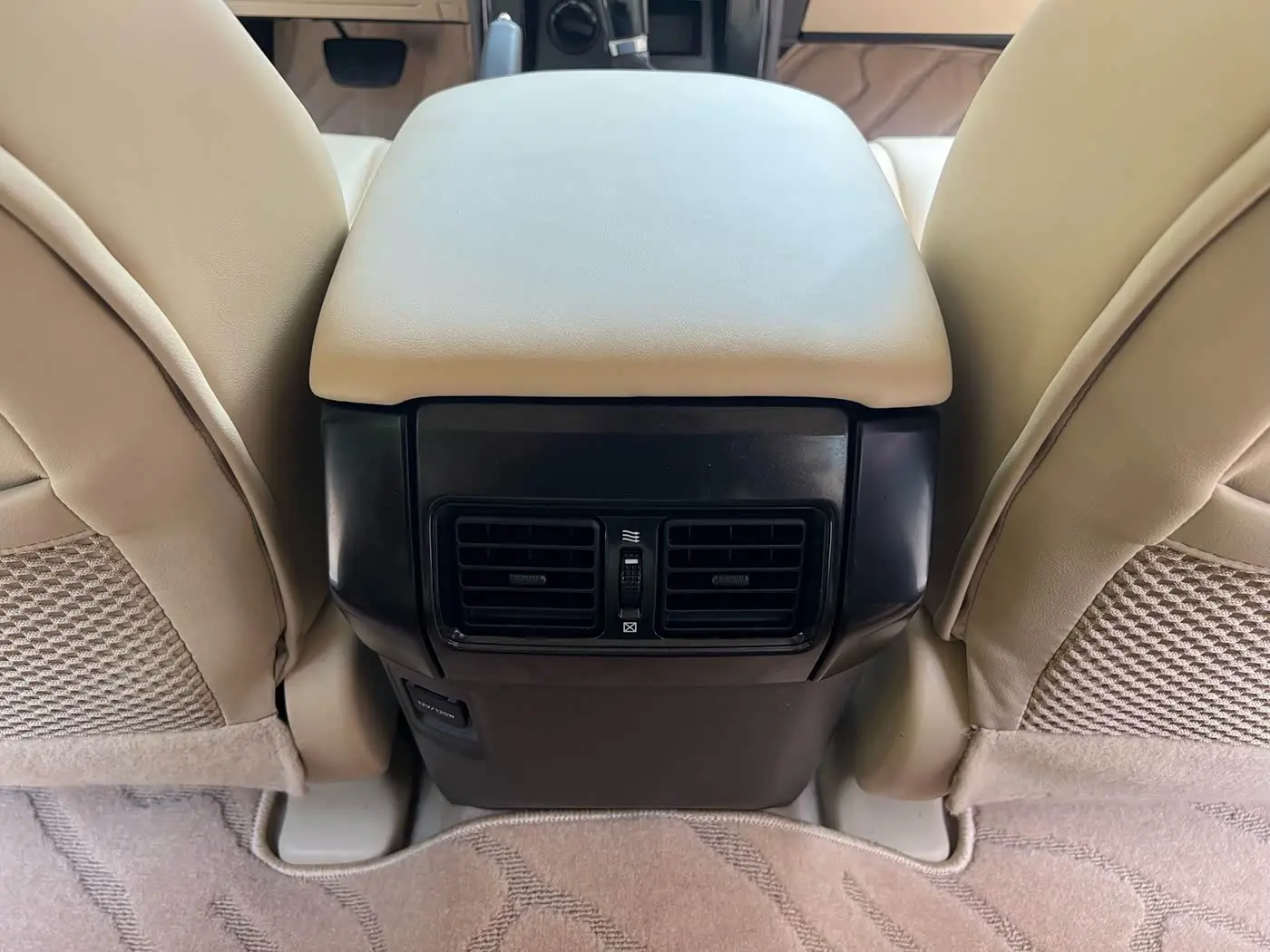 Toyota Prado 2014 — Photo 18/18