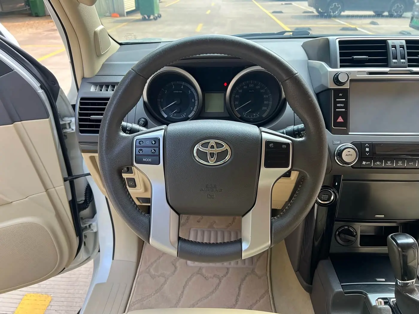 Toyota Prado 2014 — Photo 12/18