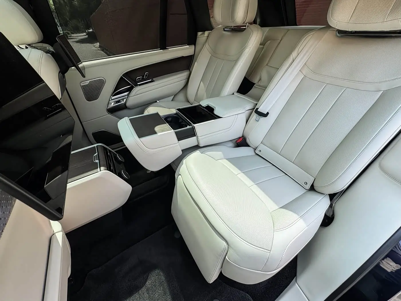 Land Rover Range Rover 2023 — Фото 13/18