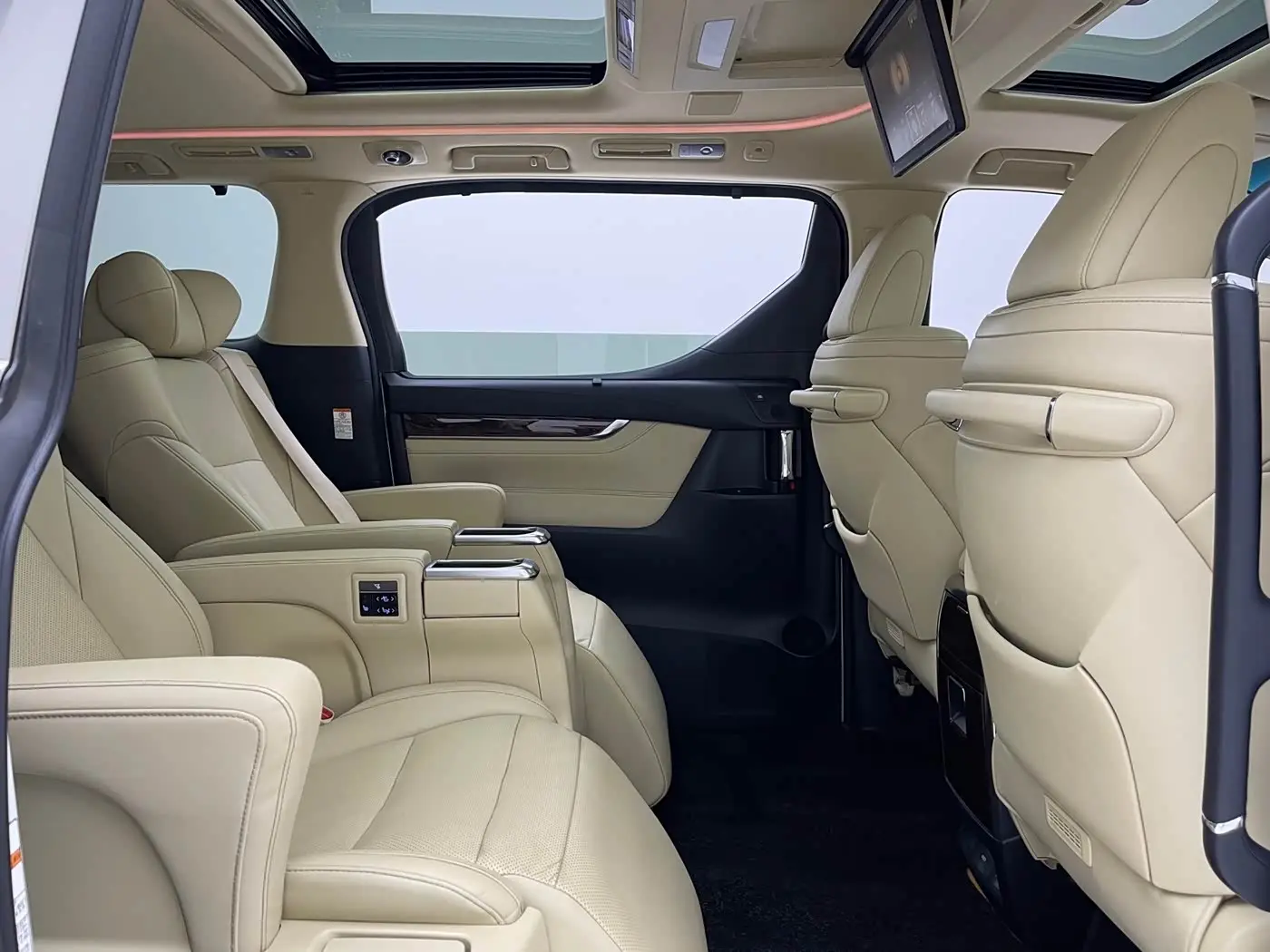 Toyota Alphard 2018 — Фото 7/11