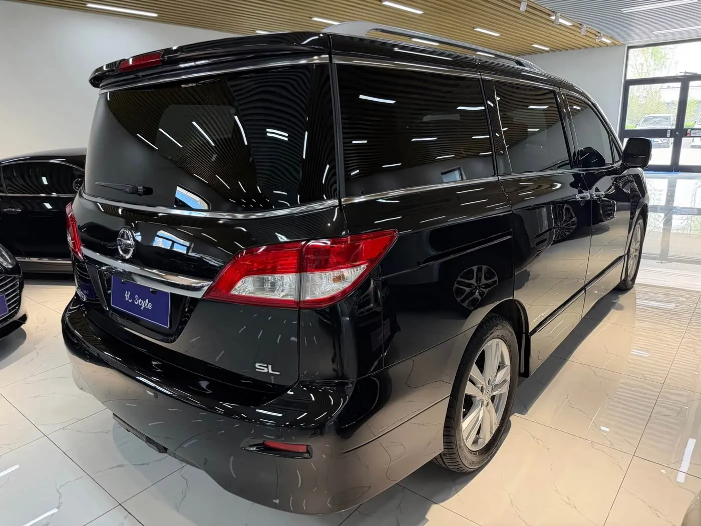 Nissan Quest 2016 — Фото 3/20