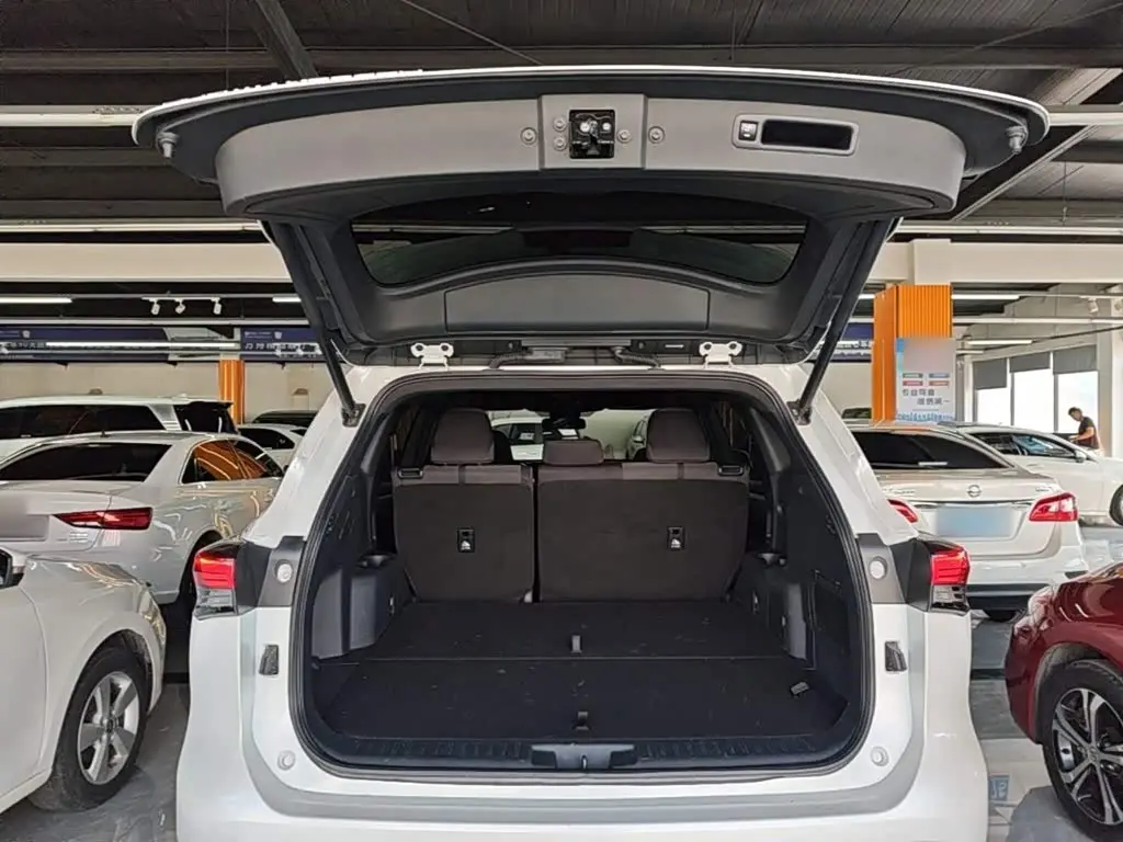 Toyota Crown Kluger 2022 — Photo 18/19