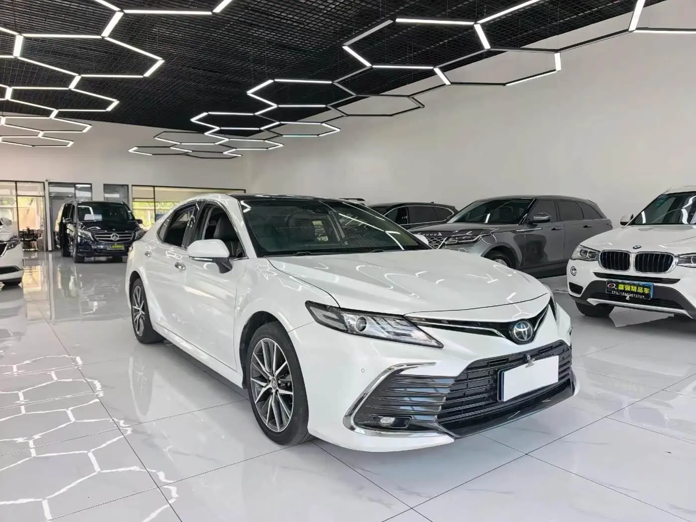 Toyota Camry 2022 — Фото 2/5