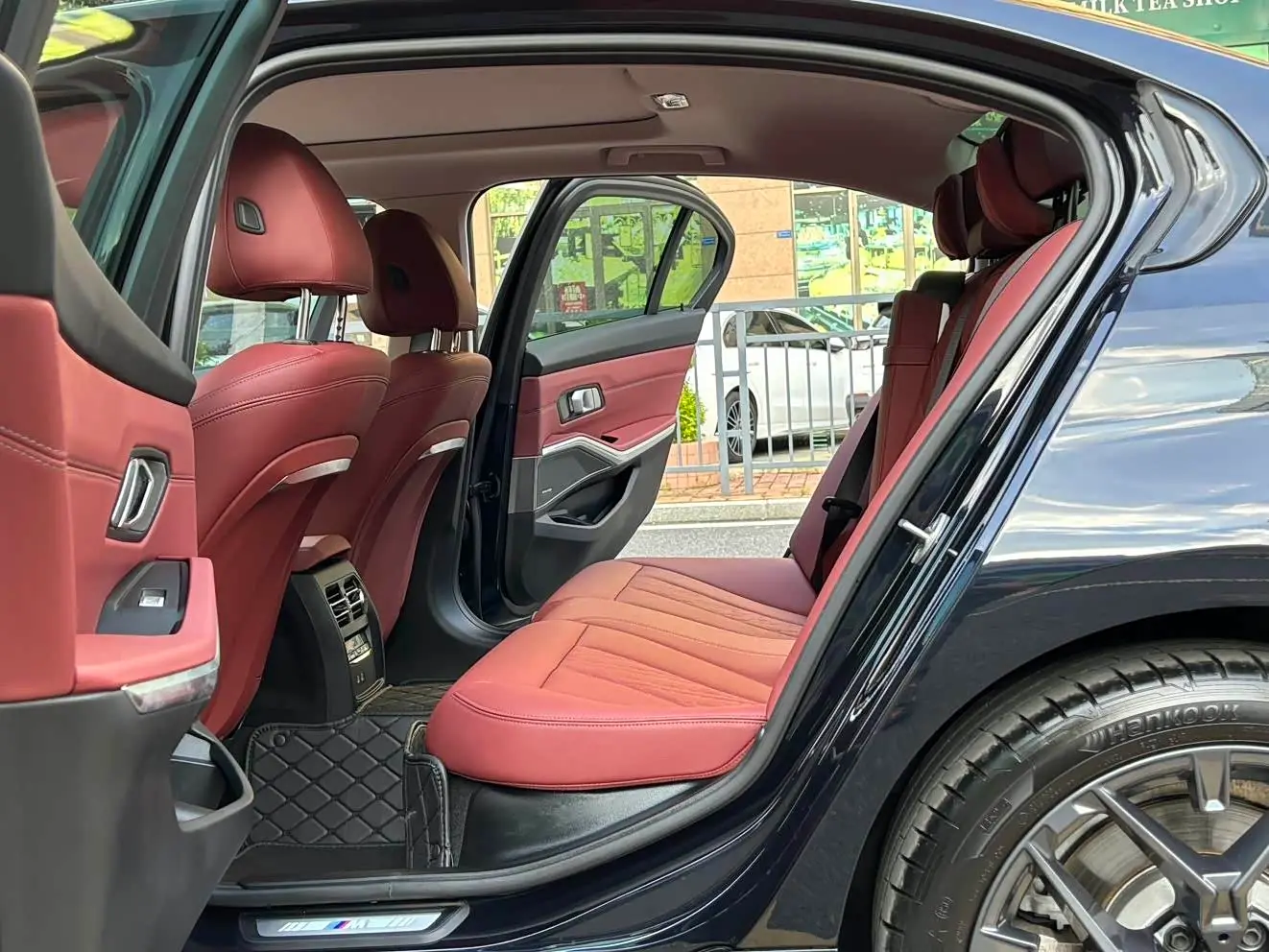 BMW 3 Series 2025 — Photo 12/20