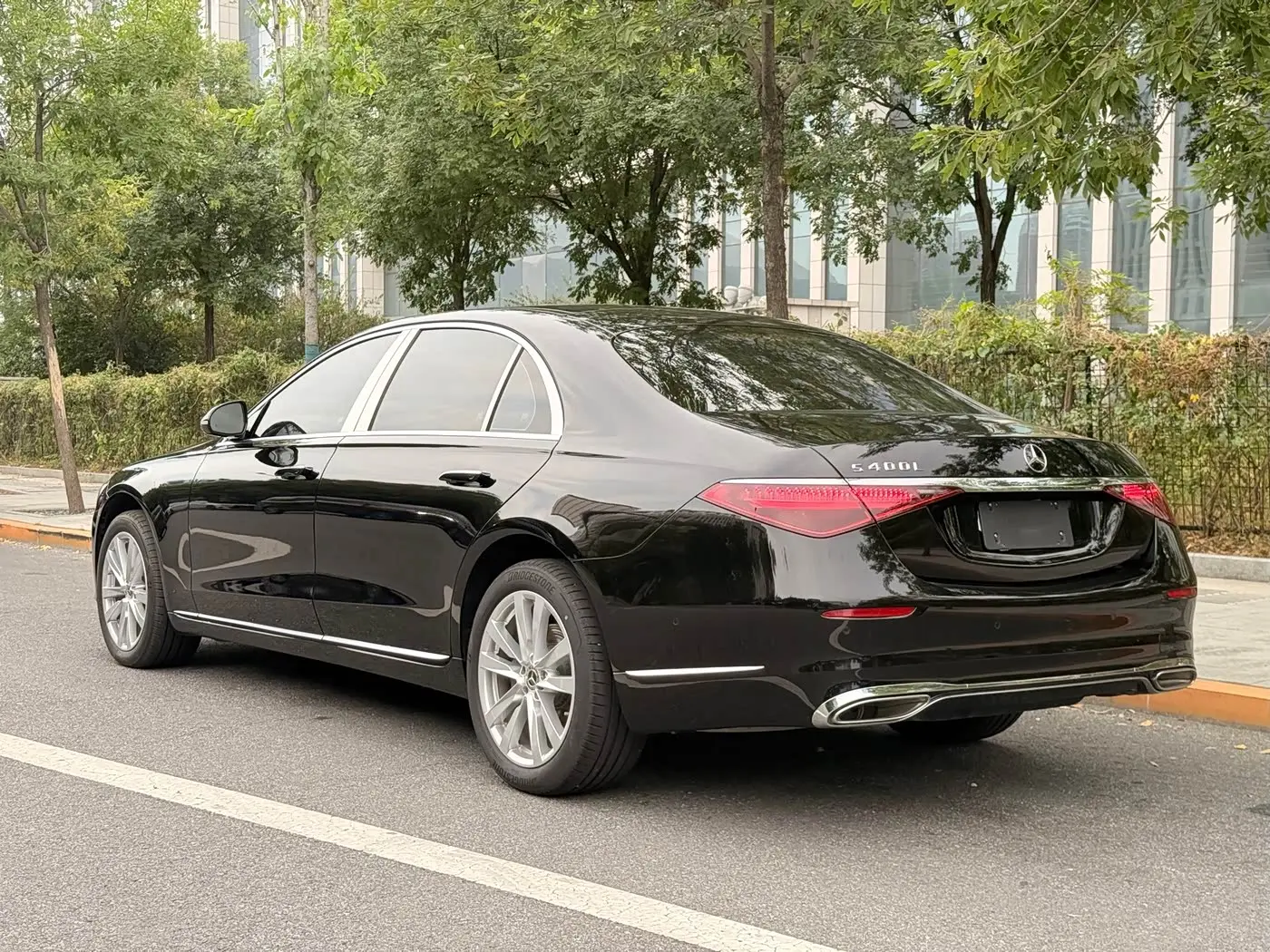 Mercedes-Benz S-Class 2024 — Photo 6/16