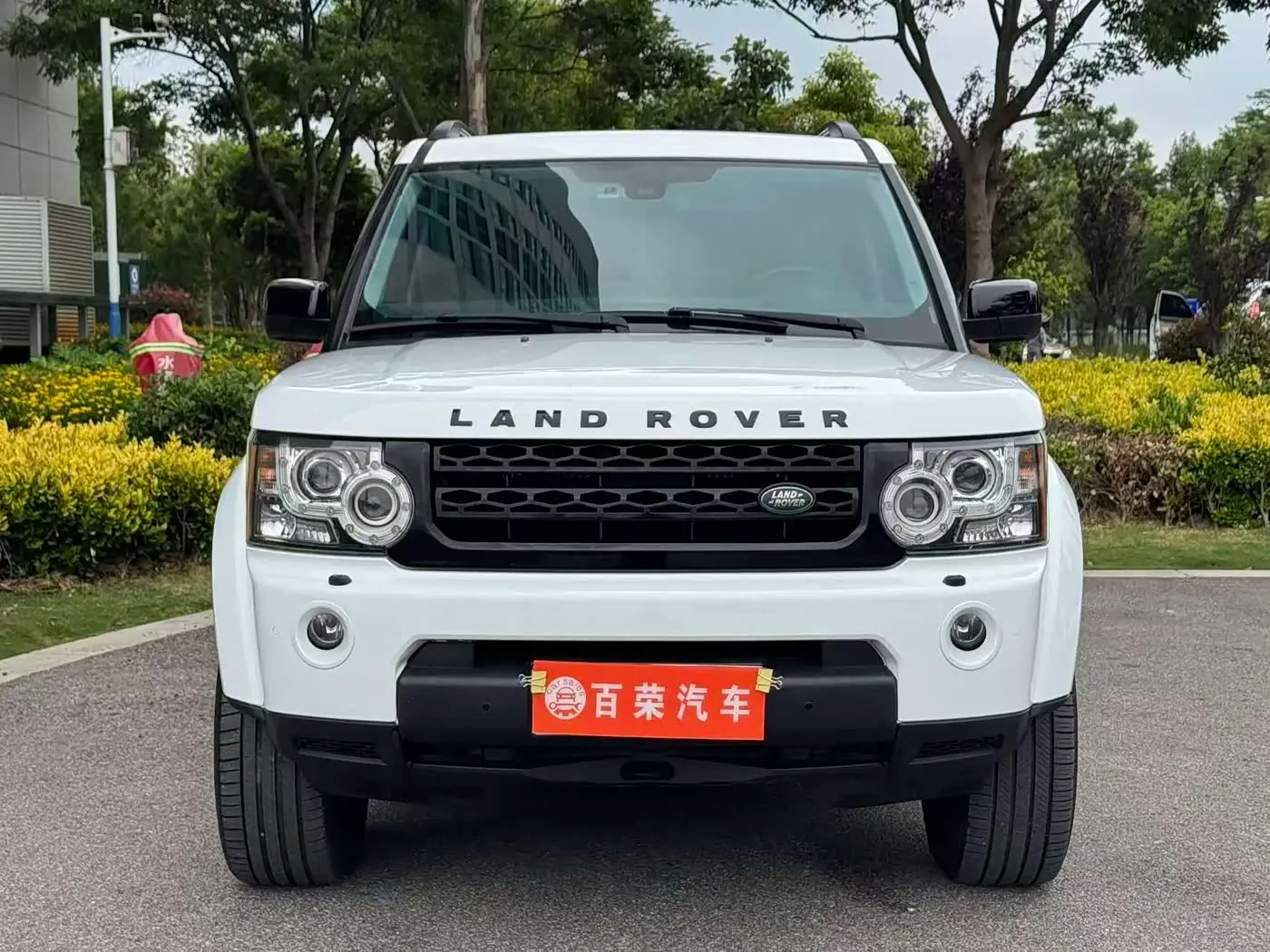 Land Rover Discovery 2015 — Photo 2/13