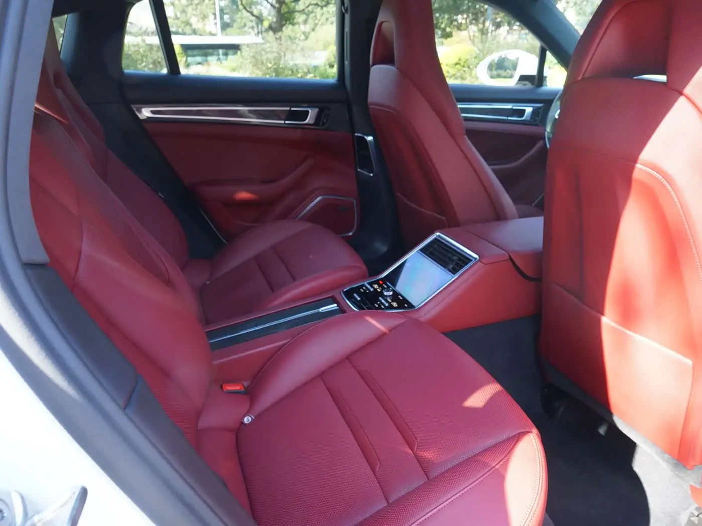 Porsche Panamera New Energy 2020 — Photo 8/19