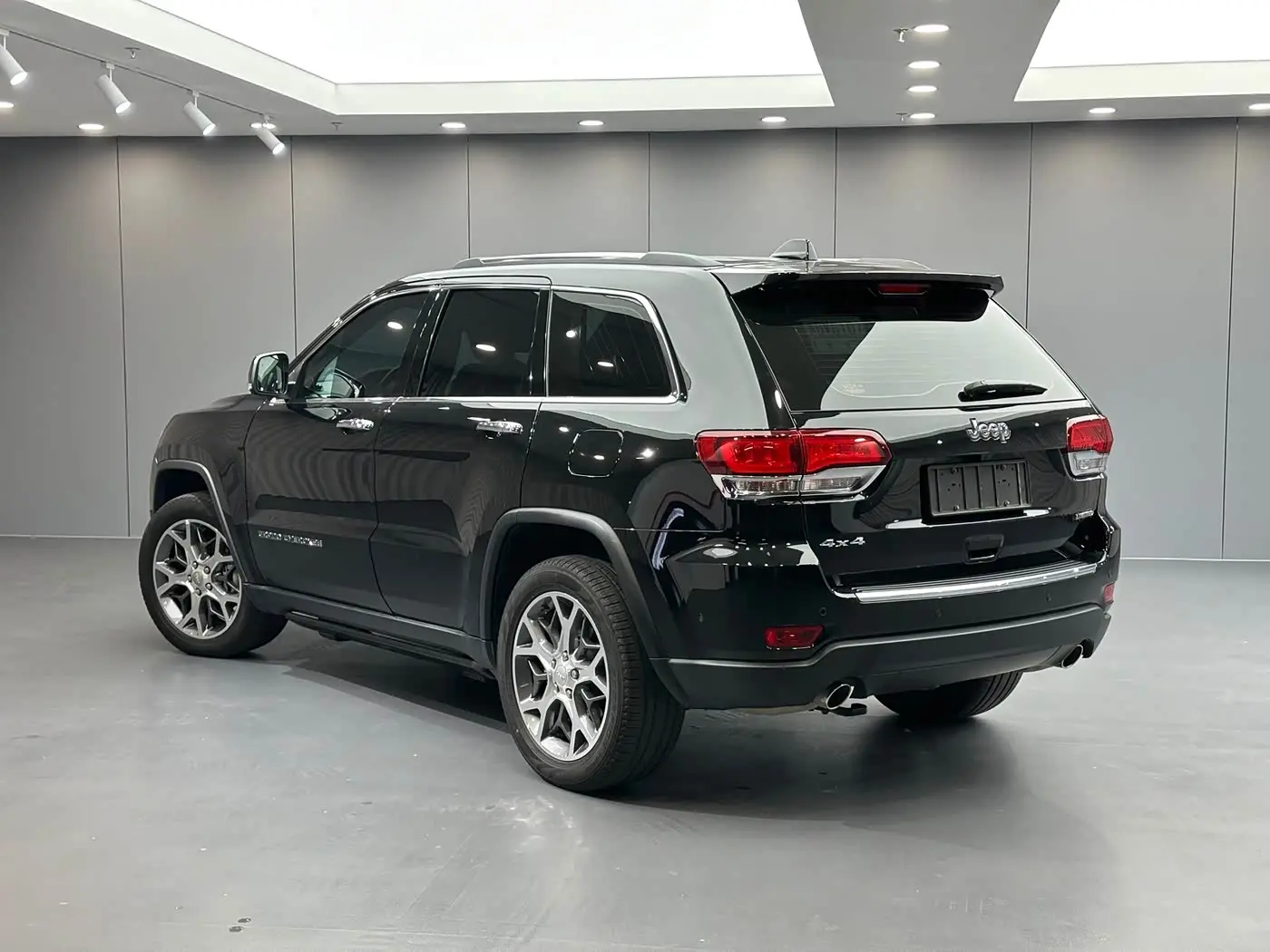 Jeep Grand Cherokee 2022 — Photo 6/20
