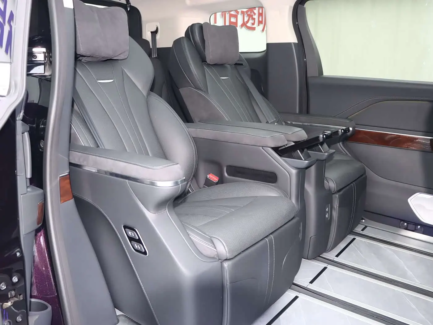Hongqi HQ9 PHEV 2024 — Şəkil 18/20