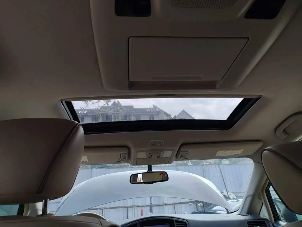 Nissan Quest 2015 — Photo 14/20