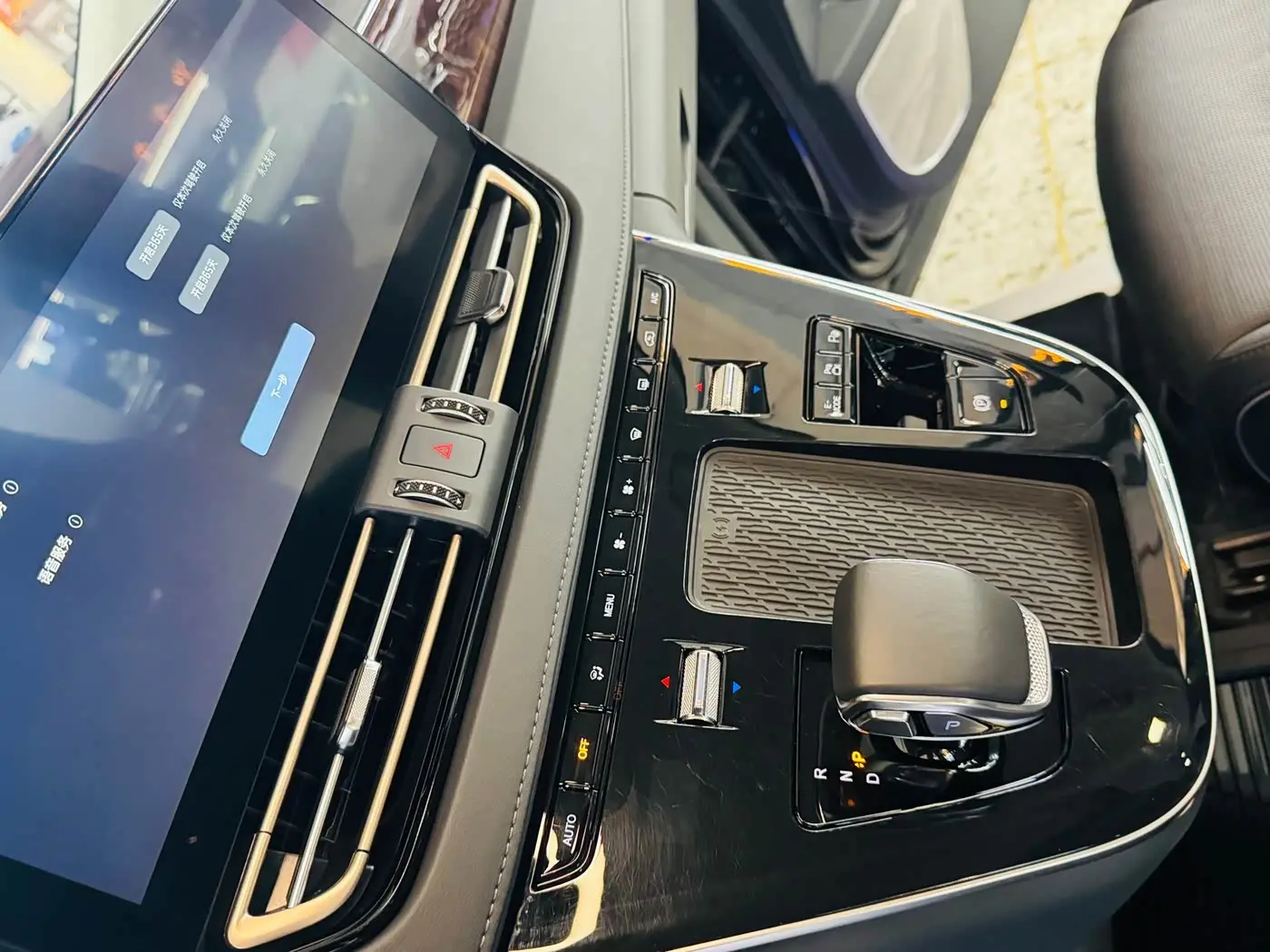 Hongqi HQ9 2024 — Photo 15/20