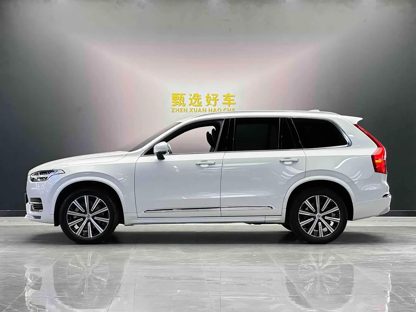 Volvo XC90 2022 — Фото 8/9