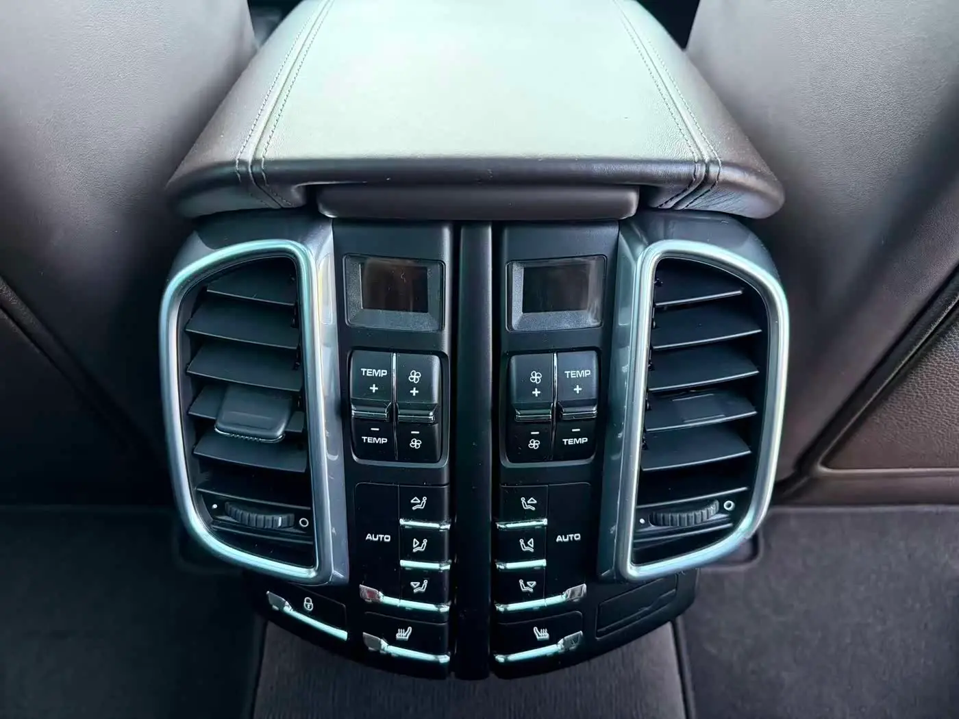 Porsche Cayenne 2012 — Şəkil 16/20