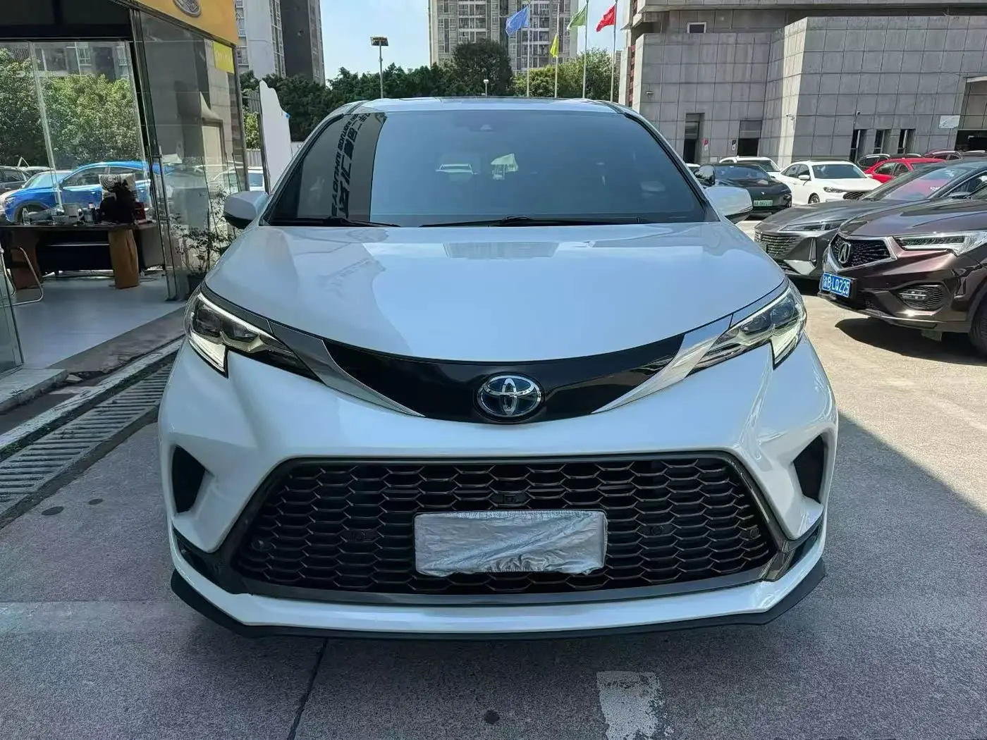 Toyota Granvia 2024 — Şəkil 2/9