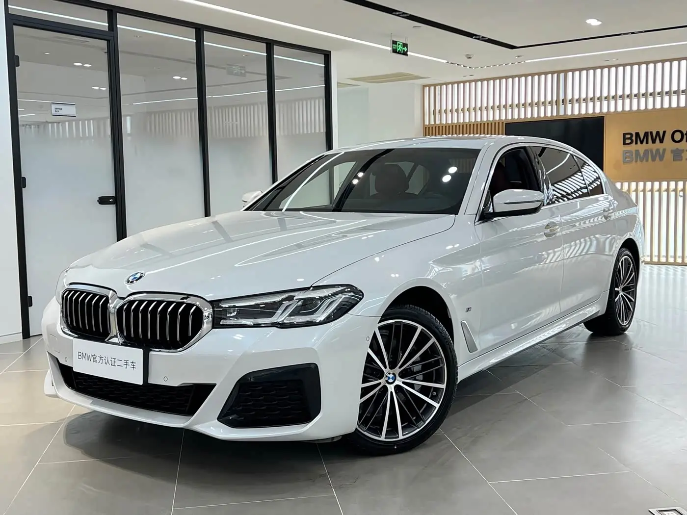 BMW 5 Series 2023 — ფოტო 1/20