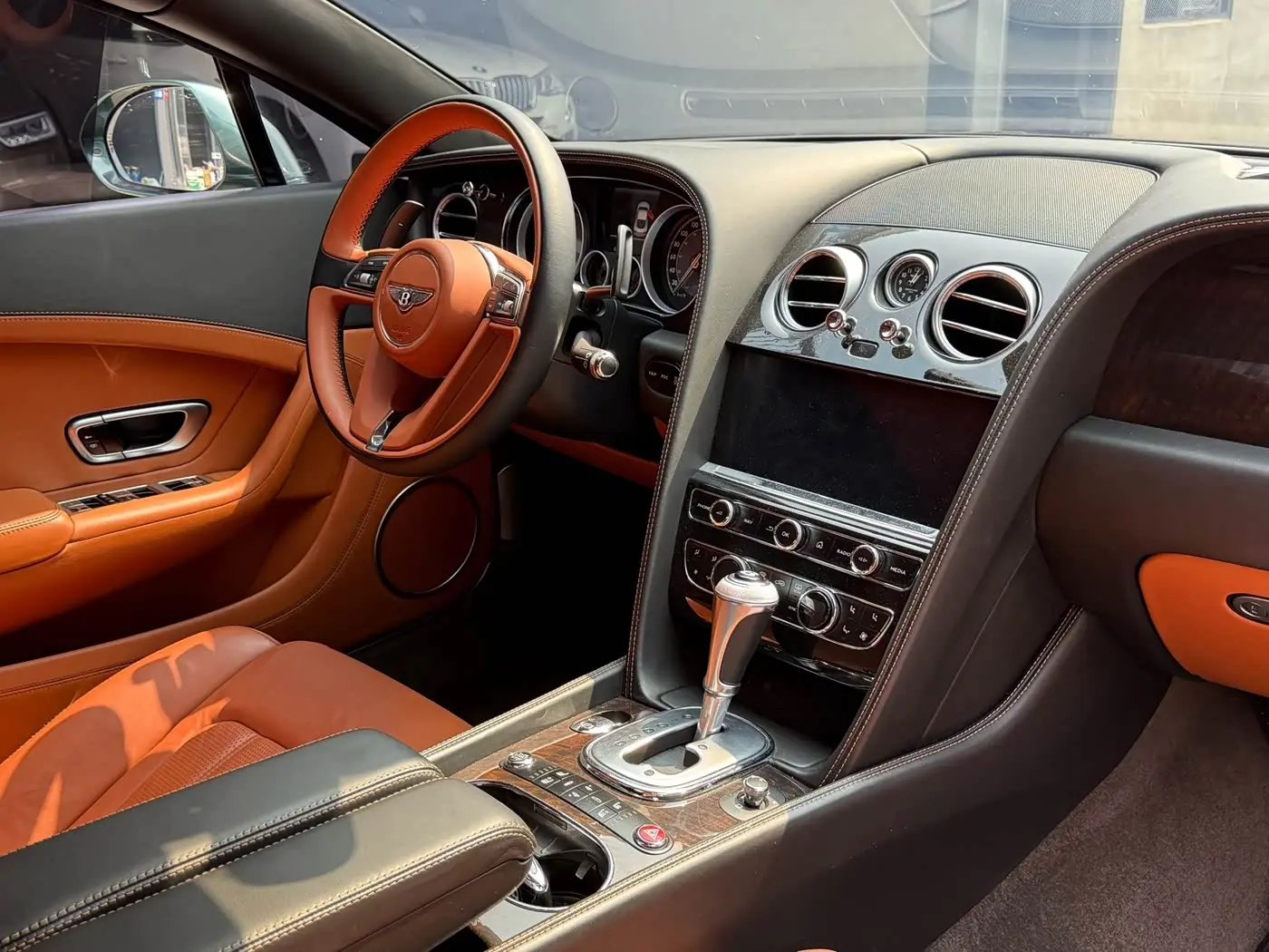 Bentley Continental 2015 — Фото 7/13