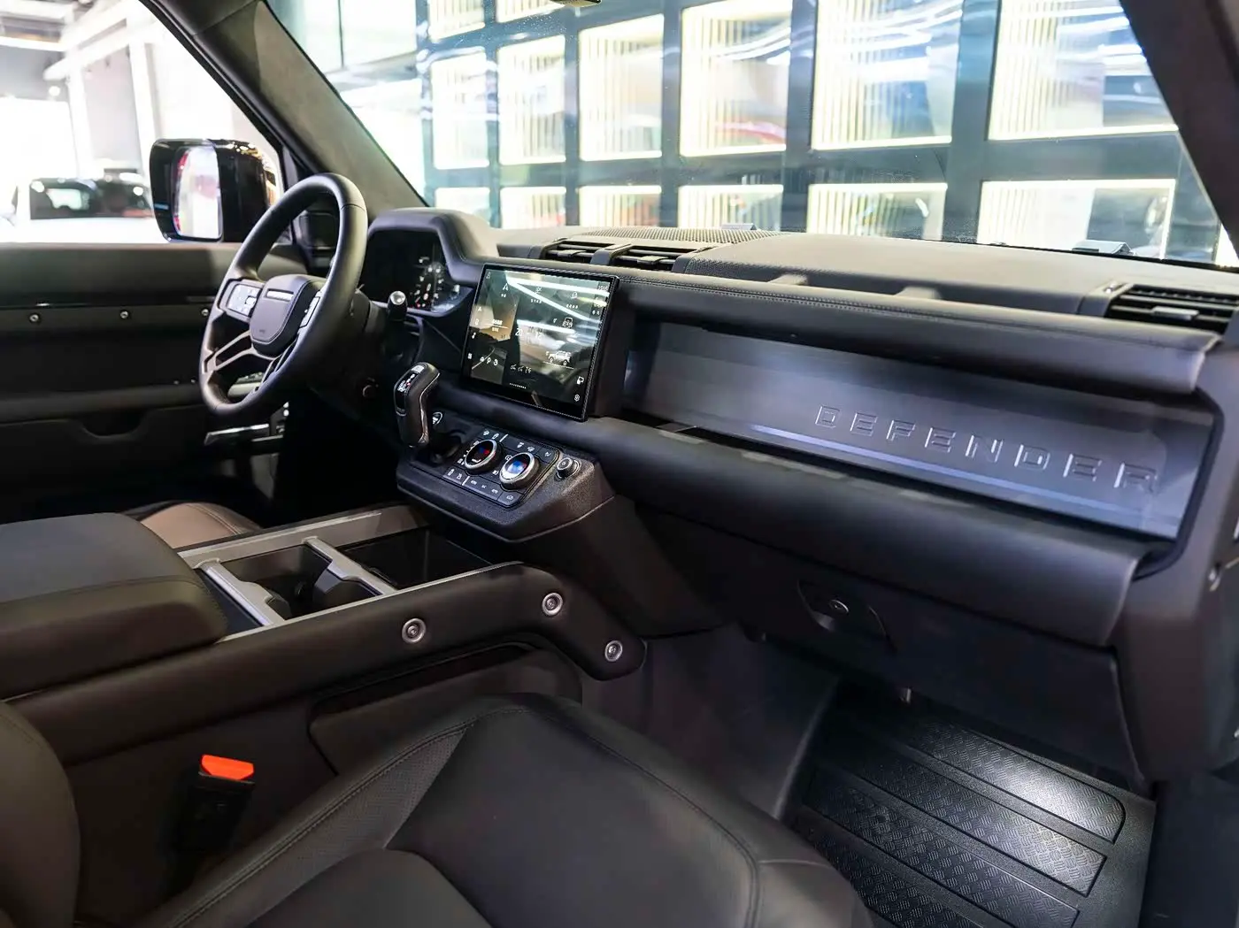 Land Rover Defender 2025 — Фото 17/20