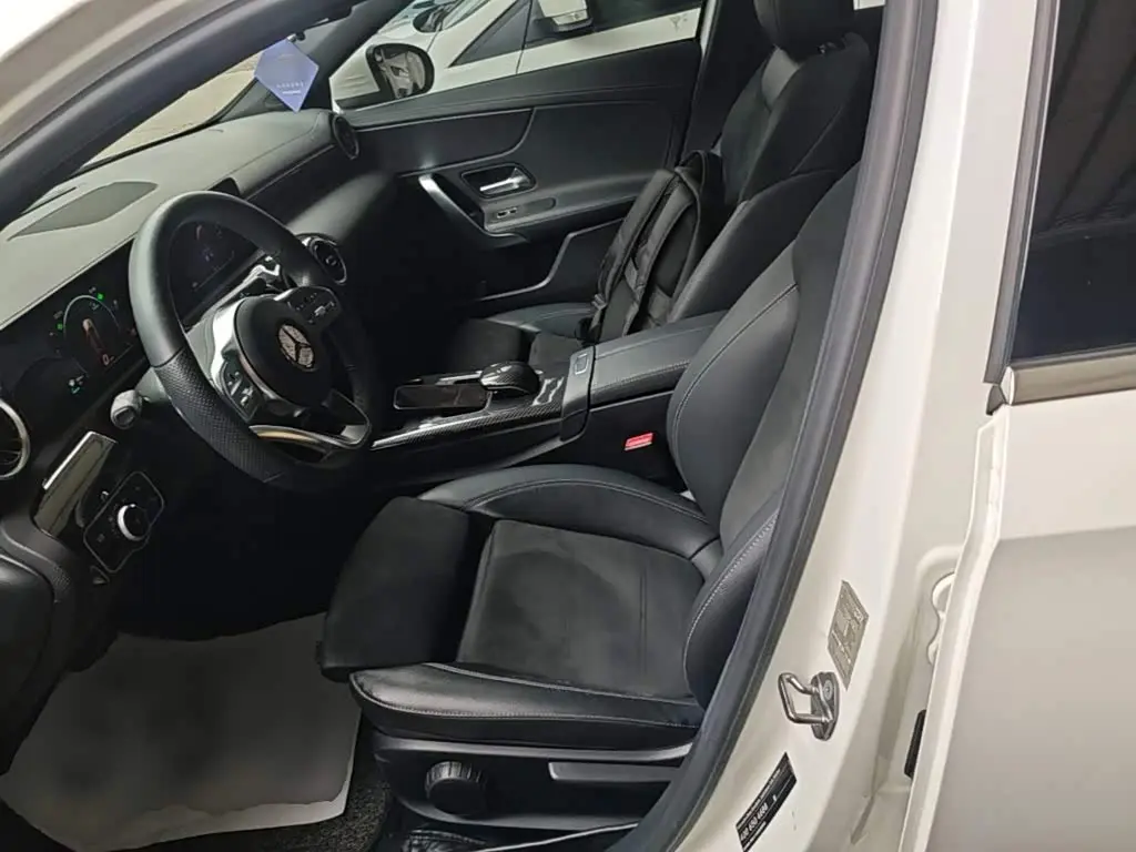 Mercedes-Benz A-Class 2019 — Şəkil 14/19