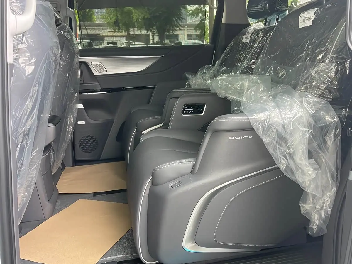 Buick GL8 2026 — Photo 14/17