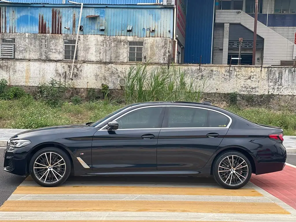 BMW 5 Series 2022 — Photo 15/15
