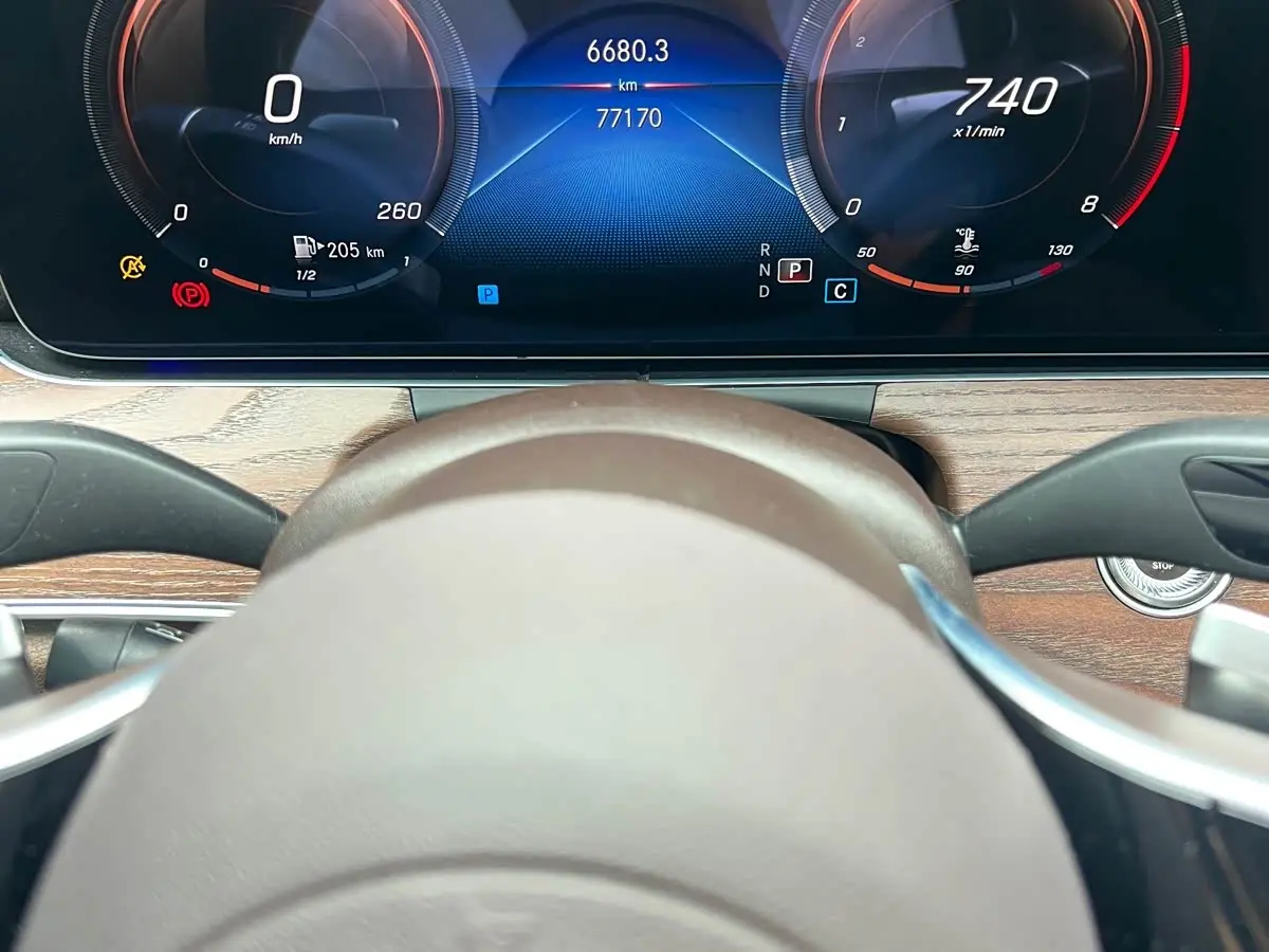 Mercedes-Benz E-Class 2023 — Photo 10/12