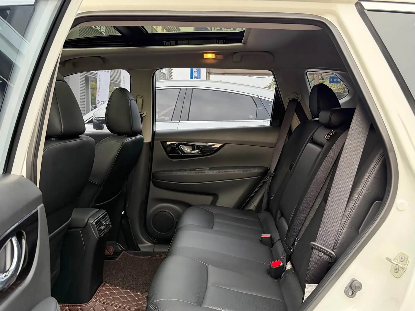 Nissan X-Trail 2022 — Photo 8/20
