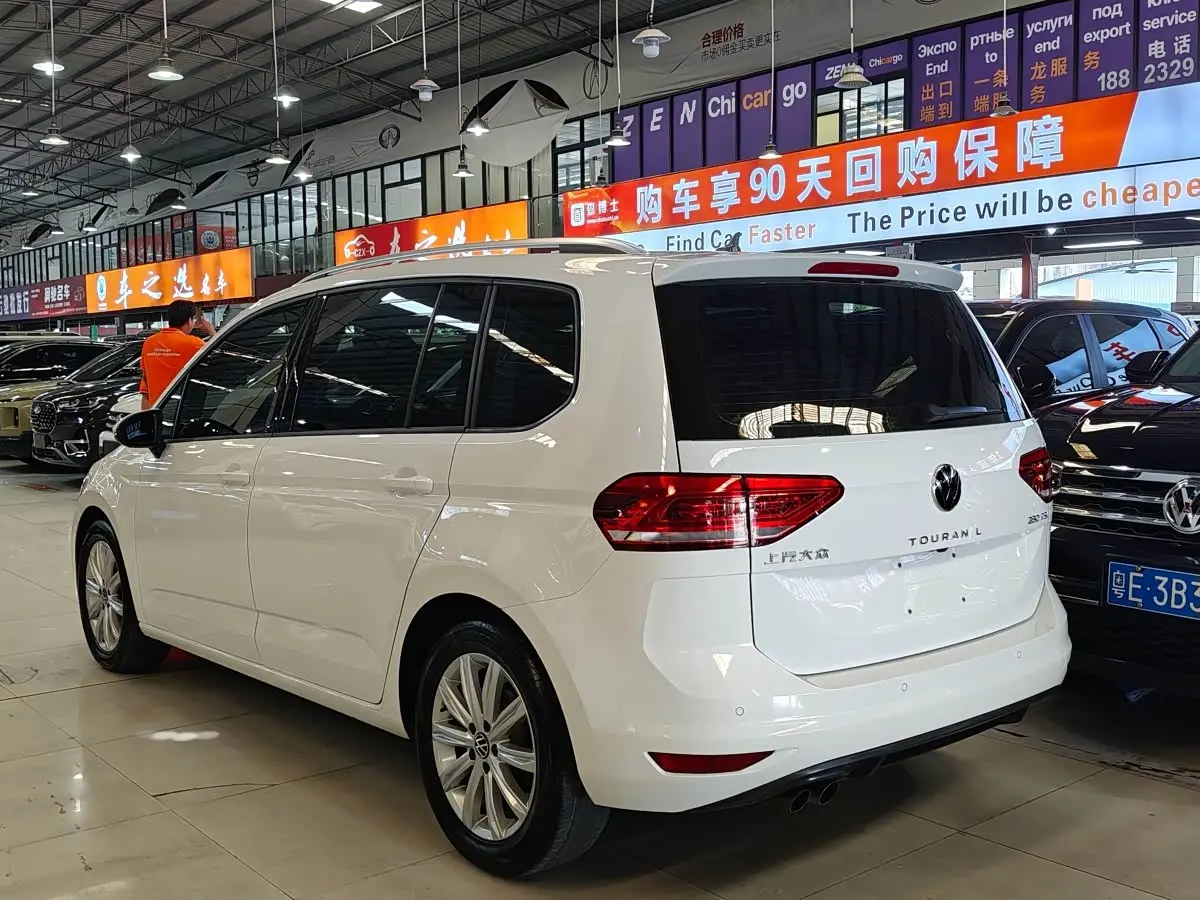 Volkswagen Touran 2022 — Фото 4/17